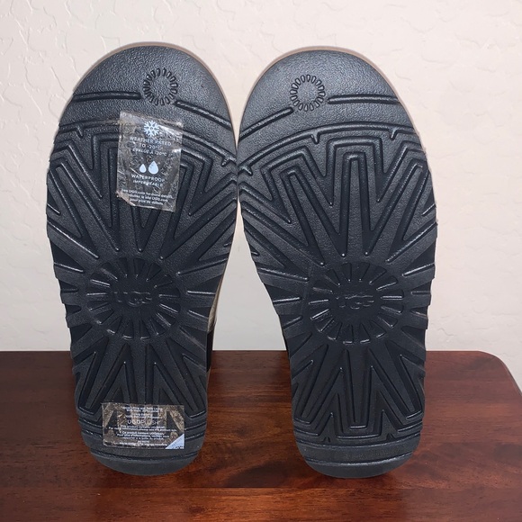 UGG BRAND NEW SIZE 10 GORGEOUS CLASSIC CLEAR MINI WATERPROOF BOOTS - Picture 8 of 13